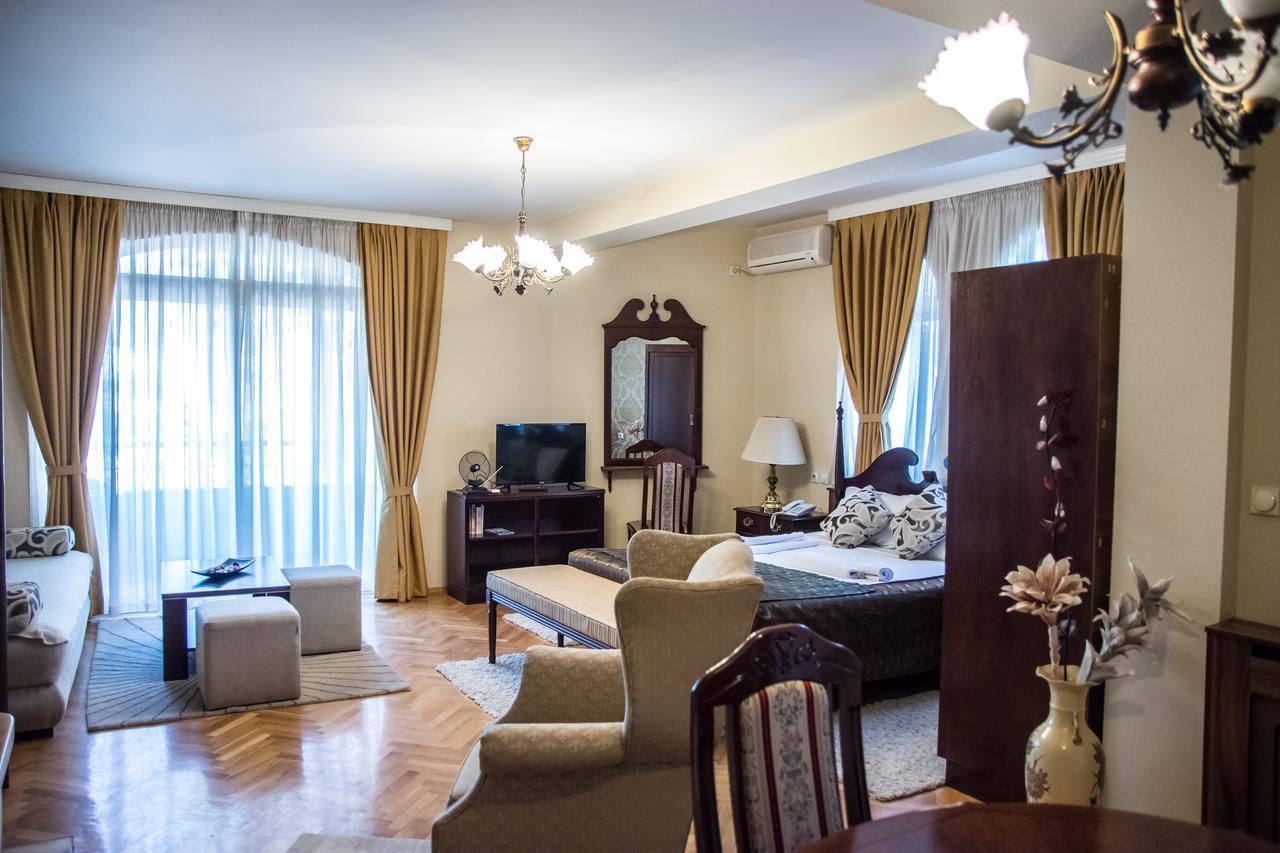 Villa Alexander Скопие Екстериор снимка